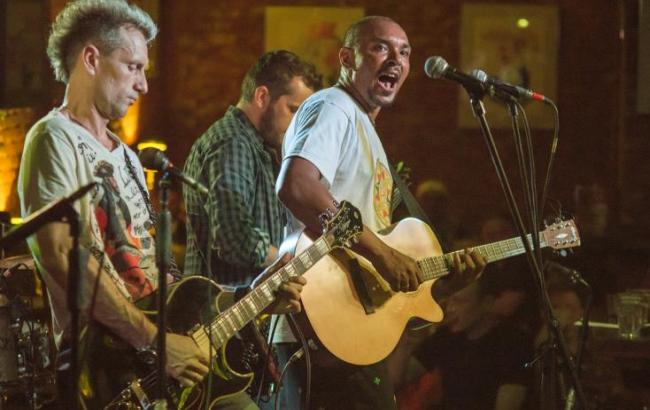 "Нам пороблено": украинская группа The ВЙО спародировала Стинга