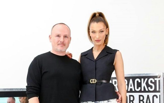 Бездоганна: Белла Хадід похвалилася стрункою фігурою на вечірці Dior
