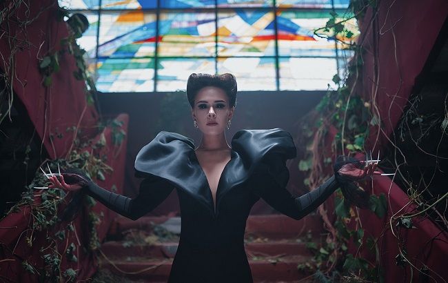 Вампирская история: The Hardkiss показали темную сторону любви в мистическом клипе "Жива"