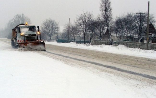 Непогода в Украине: ограничение на проезд грузовиков продлили в 3 областях
