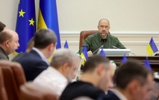 Кабмін пропонує розпустити депутатів місцевих рад від заборонених партій