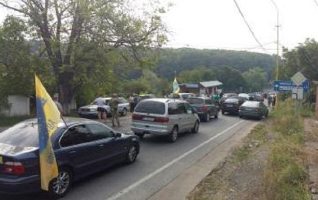 Владельцы авто с иностранной регистрацией заблокировали пункт пропуска "Ужгород"