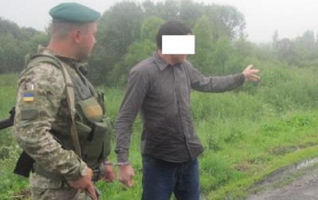 Прикордонники затримали двох порушників-іноземців на кордоні з РФ