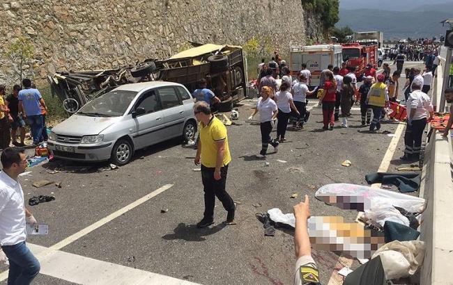 Авария автобуса в Турции: МИД проверяет информацию о наличии украинцев среди пострадавших