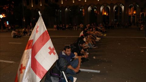 В Грузии четвертый день протестов завершился исполнением гимна