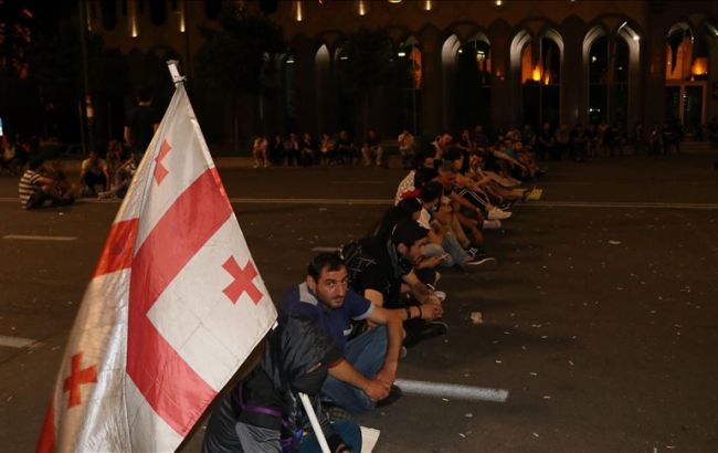 В Грузии четвертый день протестов завершился исполнением гимна