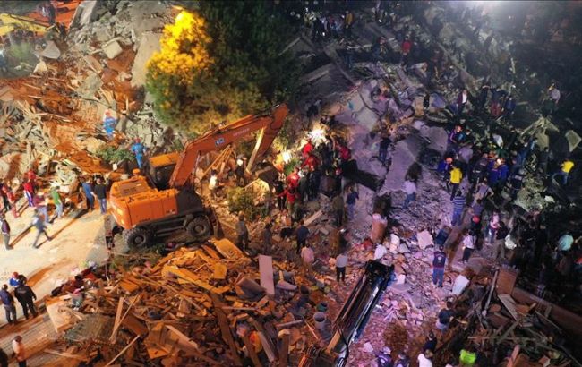 У Туреччині вже 25 людей загинули в результаті землетрусу в Ізмірі