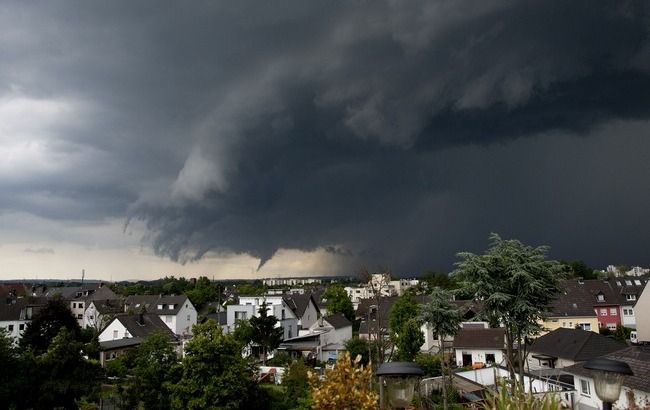 Синоптики попередили про несприятливу і небезпечну погоду