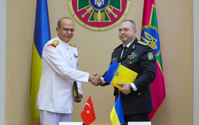 Украина и Турция договорились возобновить дружеские визиты кораблей