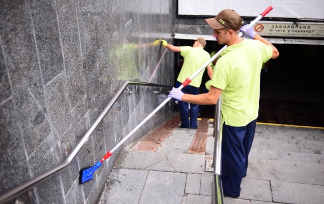 В переході на Майдані організували генеральне прибирання