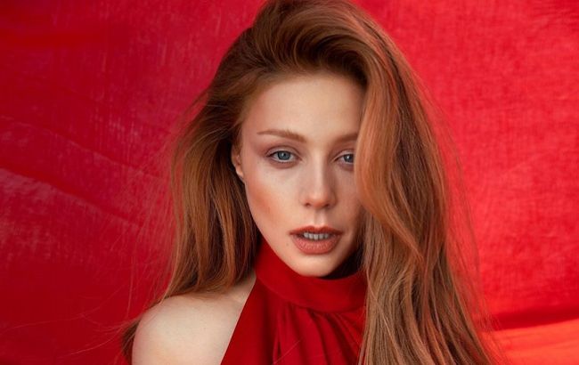 Тіна Кароль в міні-шортах схвилювала "видом ззаду" на пляжі