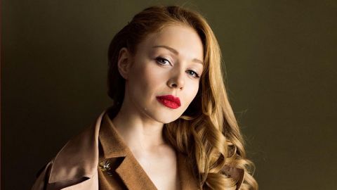 Настоящая королева: Тина Кароль ошеломила стильным образом в ярком наряде