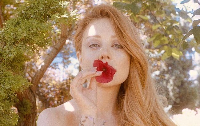 "Немыслимое желание тепла": Тина Кароль восхитила чувственнным летним фото