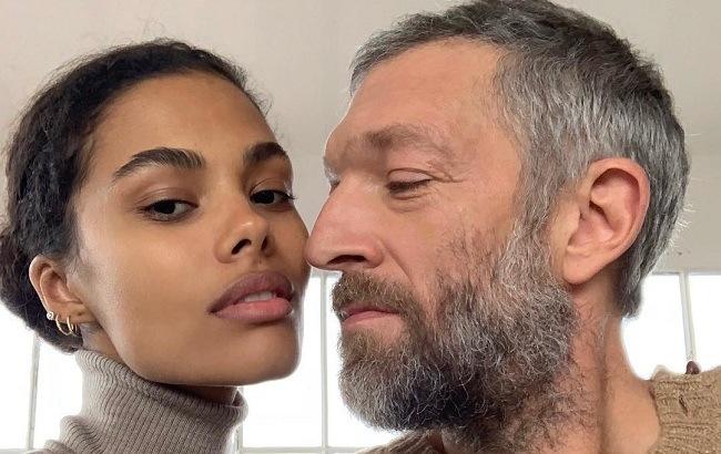 Щасливі разом: 52-річний Венсан Кассель вийшов у світ з молодою дружиною