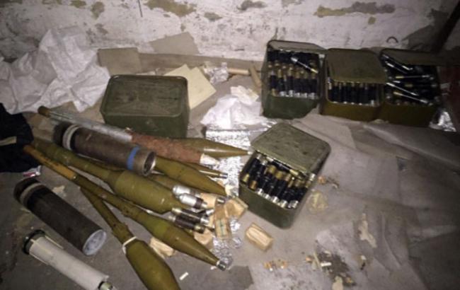 В Марьинке правоохранители обнаружили арсенал боеприпасов