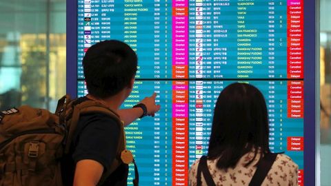 В Японии из-за тайфуна "Факсай" отменили более 100 авиарейсов