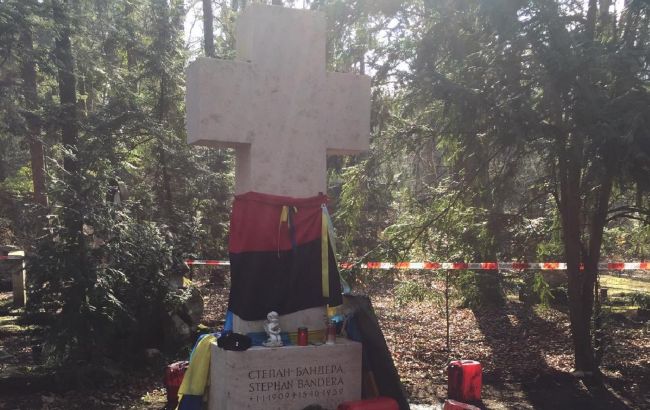 В Мюнхене вандалы осквернили могилу Степана Бандеры: "даже мертвый - опасный"