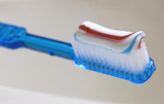 В зубной пасте и жвачке нашли смертельный компонент