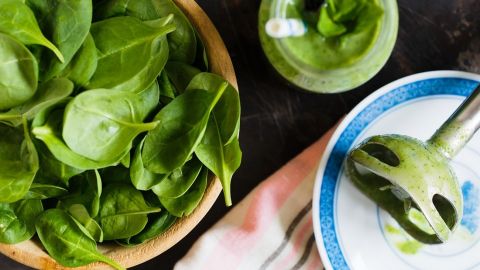 Шпинат може бути небезпечний для здоров'я: проявіть обережність!