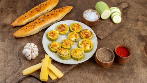 Кабачки, которые захочется есть каждый день: простой рецепт с пикантным соусом