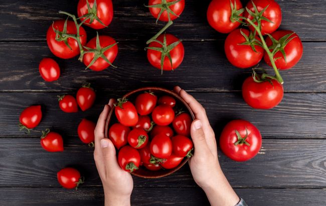 Эти простые лайфхаки помогут надолго сохранить помидоры свежими. Вот что нужно сделать