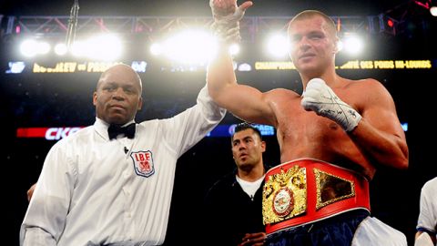 Один из лучших украинских боксеров супертяжей стал дальнобойщиком