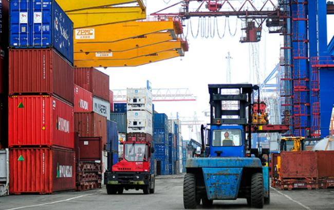 Профіцит зовнішньої торгівлі України товарами в I кв. виріс до 383,8 млн дол