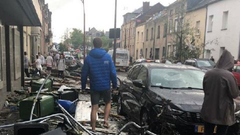 Європою пронісся руйнівний торнадо: шокуючі фото і відео