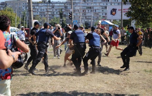 Под зданием суда по делу "Торнадо" произошла потасовка