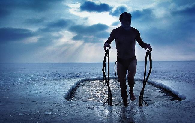 Правила купання в ополонці на Водохреща: поради та рекомендації