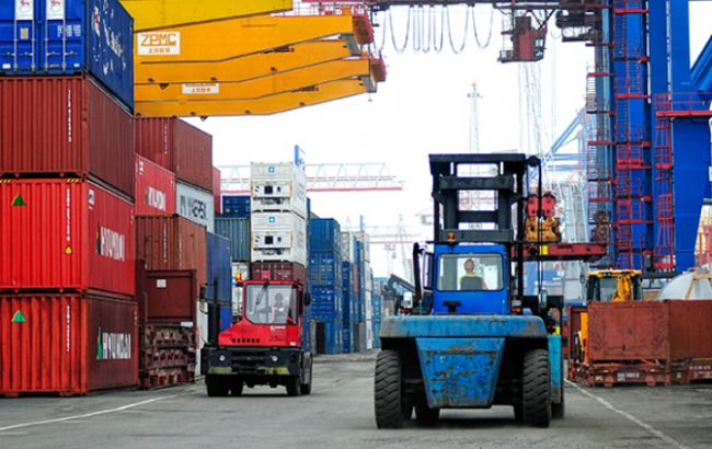 Профіцит зовнішньої торгівлі України товарами за 6 міс. зріс до 1,2 млрд дол