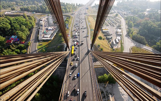 У Києві завтра частково обмежать рух по Московському мосту
