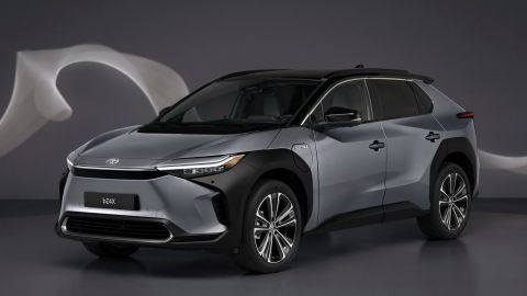 Батарейная альтернатива RAV4: первый электромобиль Toyota дебютировал в Европе