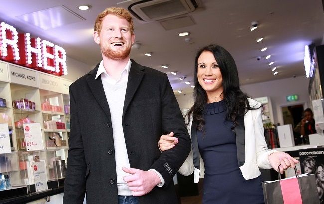 Зі своїм Гаррі і королевою: двійник Меган Маркл загрожує стати популярнішим за герцогиню (фото)