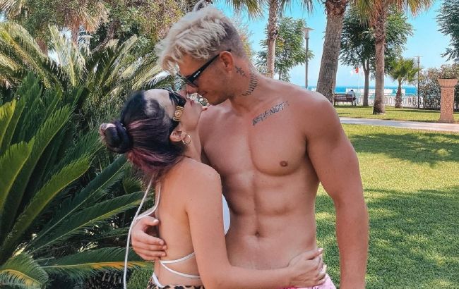 Наречений Анни Трінчер розповів, скільки він витратив на обручку Cartier для співачки