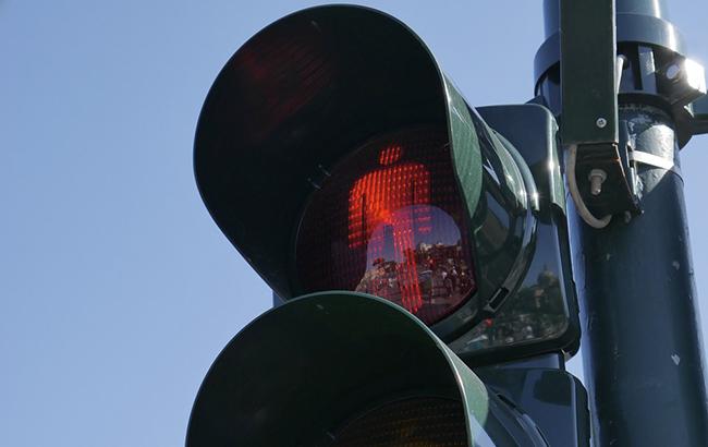 В Киеве от жары расплавился светофор