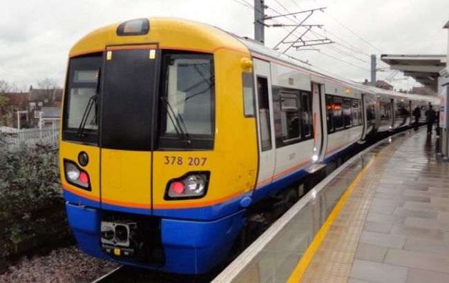 В Лондоне мужчину арестовали за "кражу электричества" в поезде