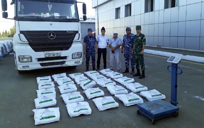 Таможенники Азербайджана пресекли попытку транзита в Украину 260 кг героина