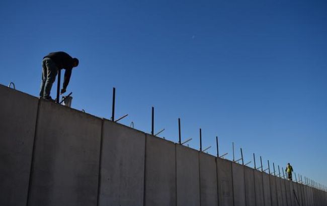 Туреччина збудувала стіну довжиною 585 км на кордоні з Сирією