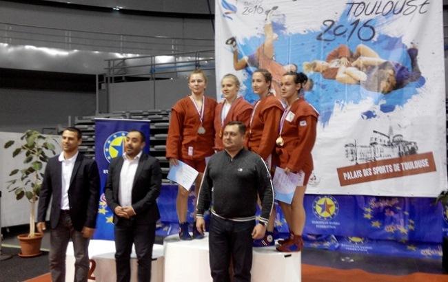 Українські самбистки взяли "золото" на чемпіонаті Європи