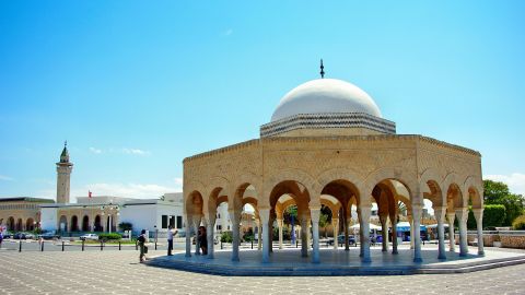 "Пока ни один рейс не полетел": почему переносят туры в популярную курортную страну