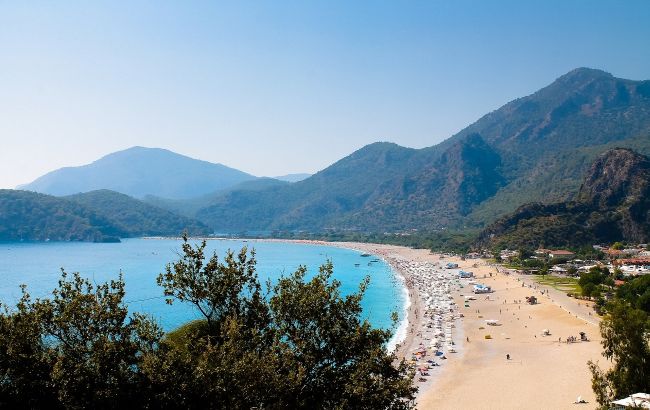 Украинцы в Турции массово игнорируют карантин: фото из отеля