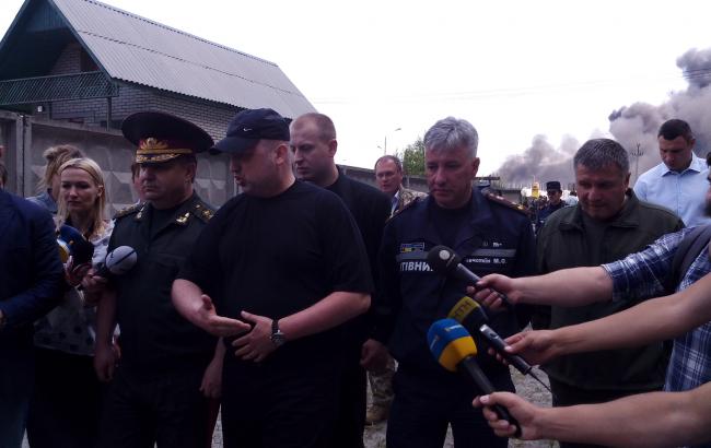 Вокруг нефтебазы под Киевом определена 2-километровая зона эвакуации людей