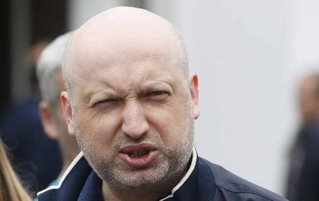 Турчинов: Путін продовжує перетворювати РФ в глобальну військову загрозу