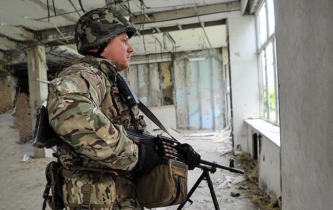 На Донбасі за добу поранений один український військовий