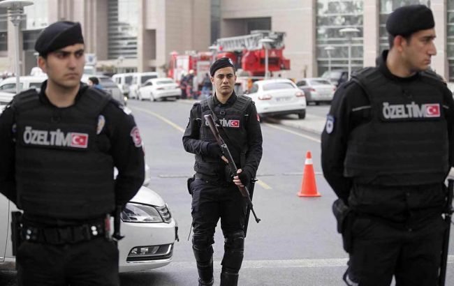 В ходе масштабных рейдов в Турции полиция задержала более 3,5 тыс. человек