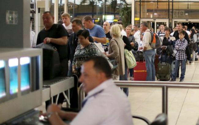 Потік іноземних туристів в Україну за два роки впав у 15 разів