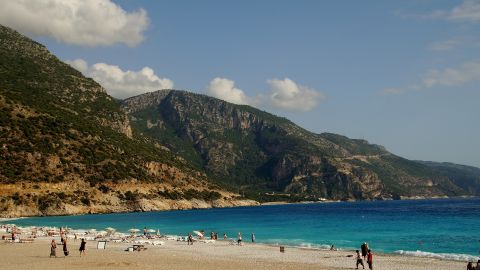 "Набережна забита людьми": що відбувається у курортному містечку Туреччини в розпал карантину