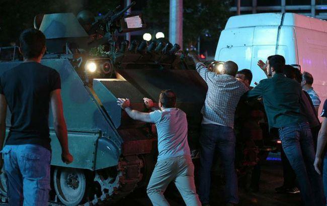Число задержанных после переворота в Турции составило до 15 тысяч человек
