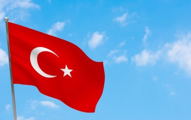 Туреччина послаблює карантин, але комендантська година залишається